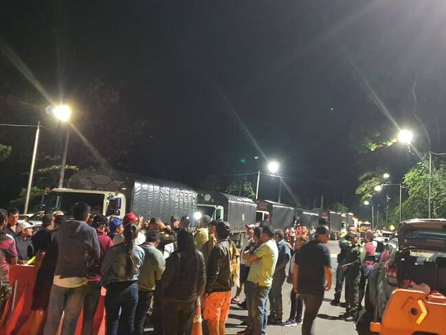En San Luis de Gaceno (Boyacá), manifestantes bloquean el paso de vehículos entre Boyacá y Casanare por la puesta en funcionamiento del peaje. / Foto. Cortesía