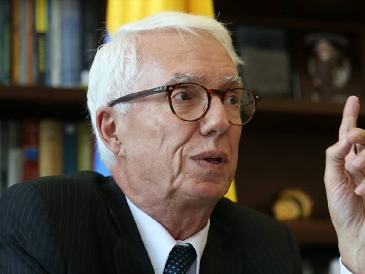 Corte mantiene investigación contra el senador Robledo por debate a exfiscal Martínez