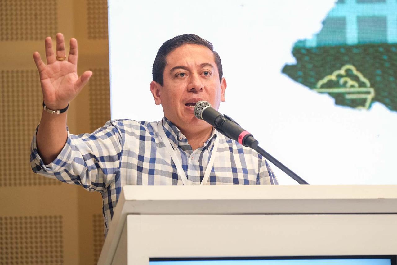 El gobernador Carlos Amaya pidió diálogo con los campesinos en paro, rechazando el uso de la fuerza y buscando soluciones que no perjudiquen a otros agricultores. Abogó por acuerdos que protejan tanto sus derechos como los ecosistemas.