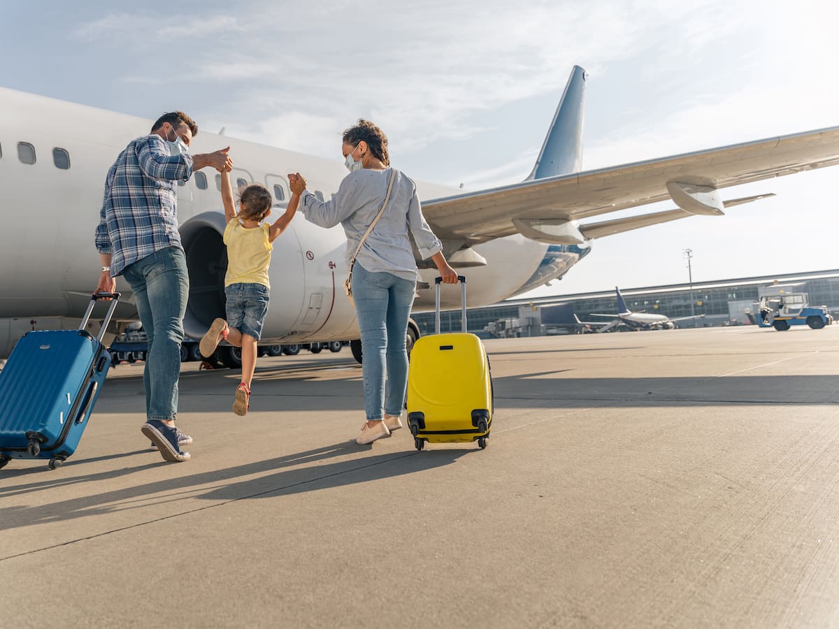Requisitos de niños de 3 años para viajar en avión: documentos obligatorios para salir del país