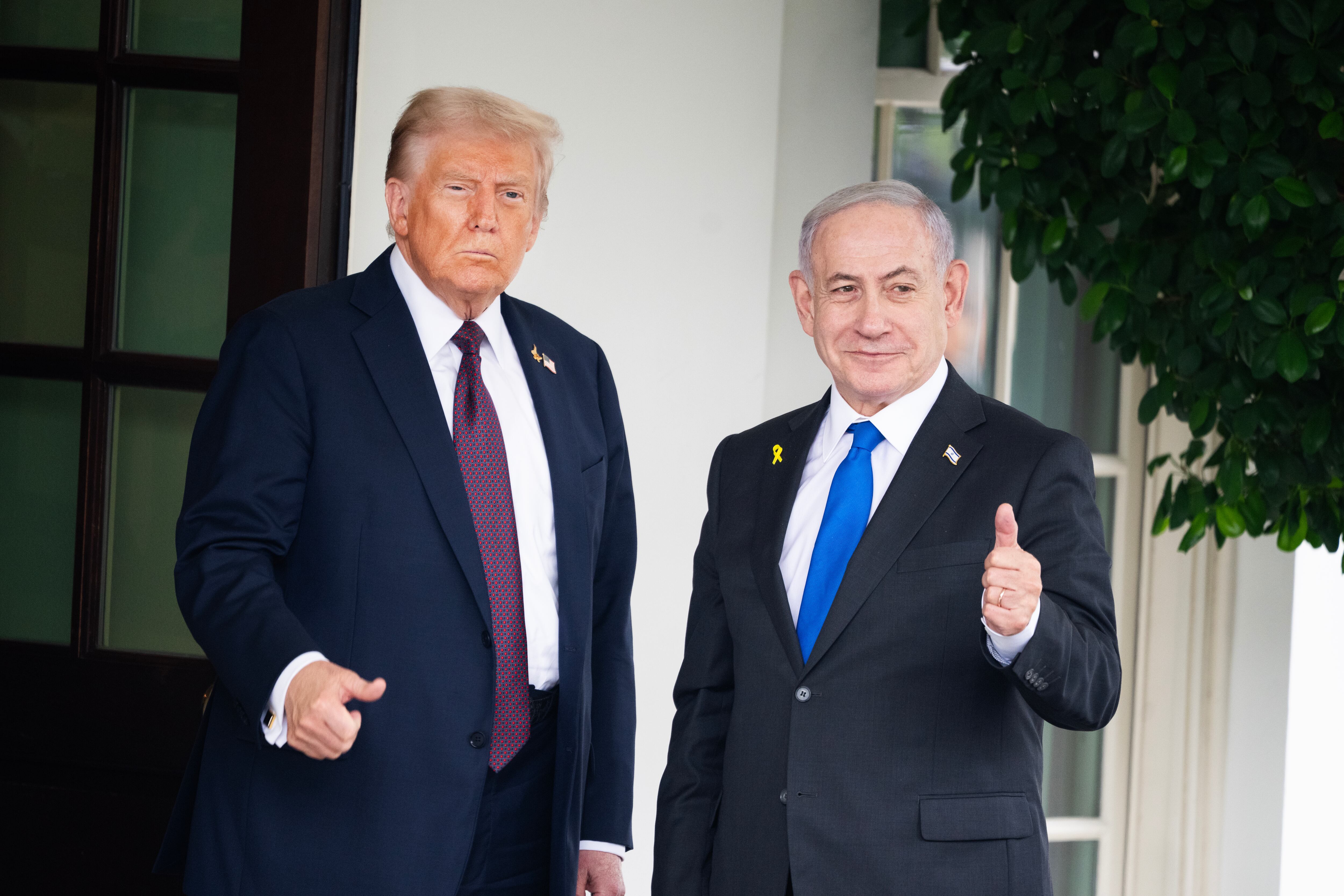 El presidente Donald Trump con Benjamin Netanyahu. FOTO: Tom Williams/Getty Images