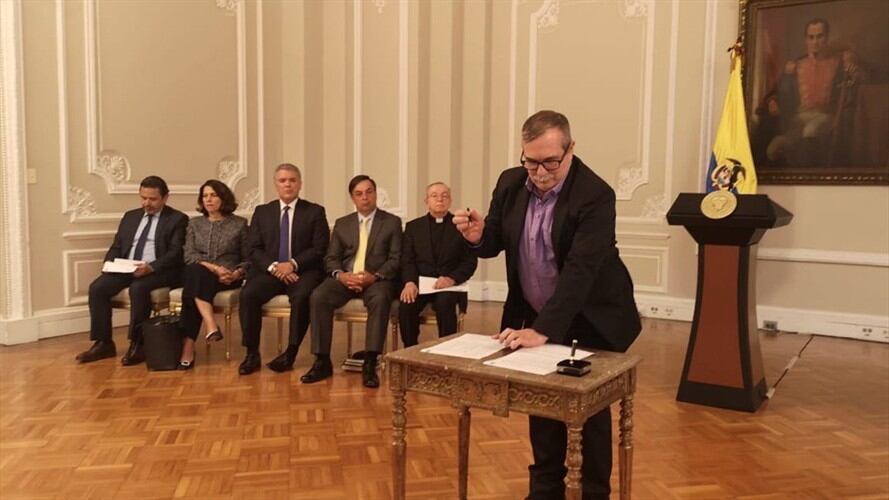 Partidos independientes, de Gobierno y de oposición firmaron “pacto por la no violencia”. Foto: Farc