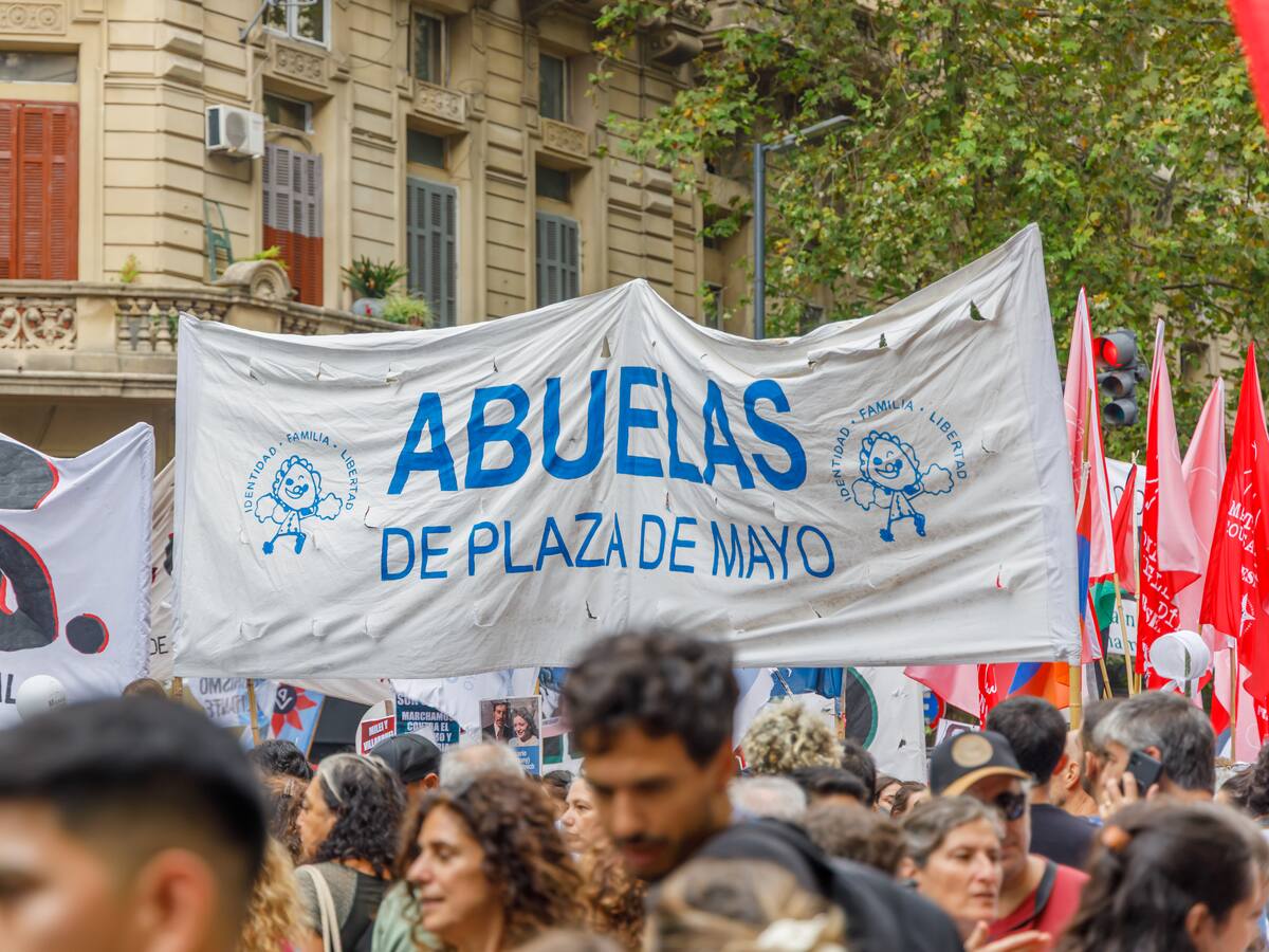 Asociación Abuelas de Plaza de Mayo encuentra al nieto número 140 tras “47 años de lucha”