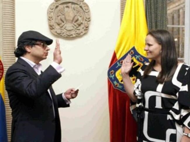 Natalia de la Vega en su posesión ante Gustavo Petro. Foto: Alcaldía.
