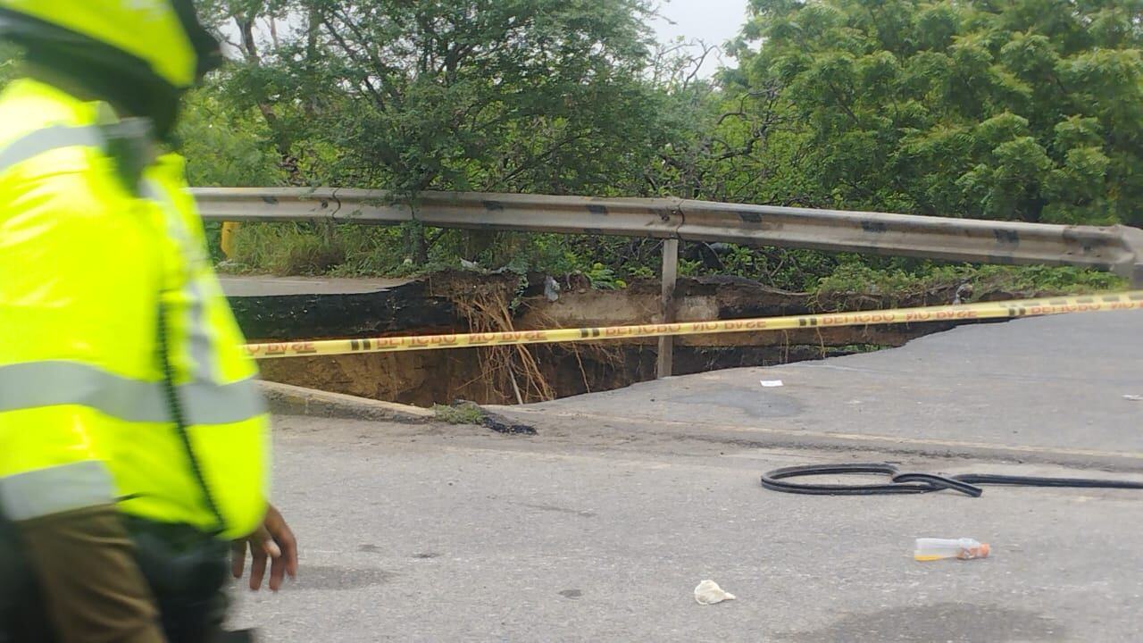 Hundimiento de una placa del puente de la calle 30 en Soledad, Atlántico