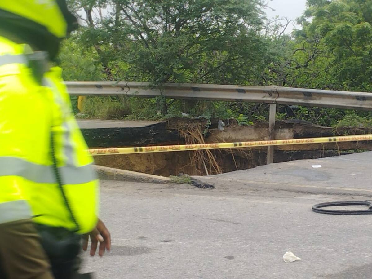 Por mal estado de la estructura, cierran puente peatonal de la calle 30 en Soledad