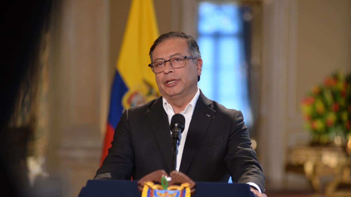 “En este año debe planificarse la compra de gasolina importada”: presidente Petro