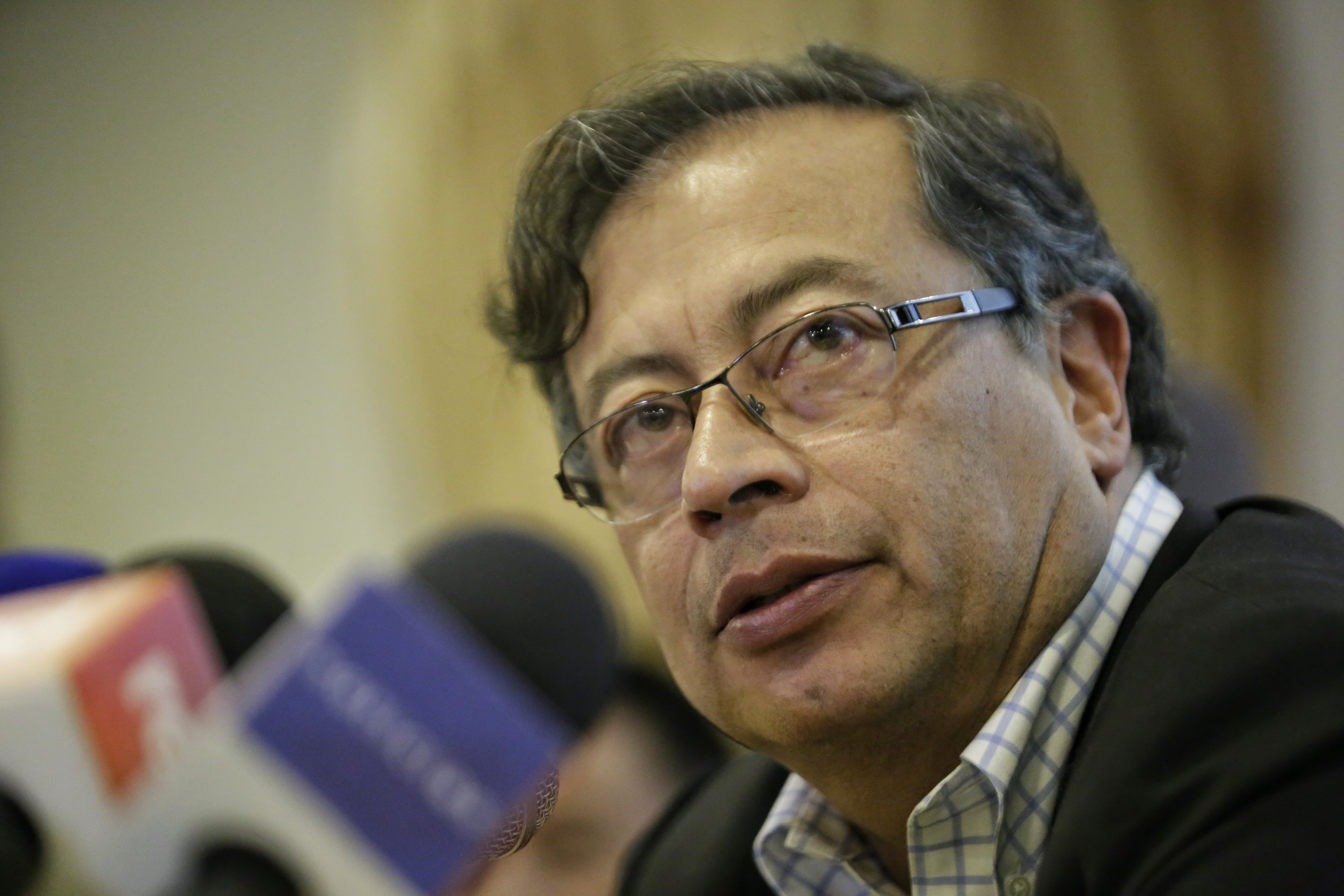 Bogotá. 09 Diciembre del 2021. Los precandidatos Francia Márquez y Gustavo Petro, realizaron una rueda de prensa. (Colprensa-Sergio Acero)