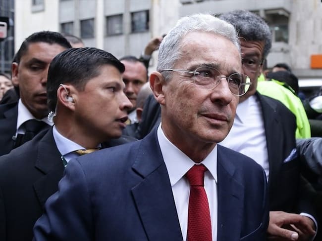 El tribunal transicional rescató que durante los ocho años de gobierno de Álvaro Uribe las operaciones militares replegaron a las Farc a los límites geográficos de la nación. Foto: Colprensa / DIEGO PINEDA