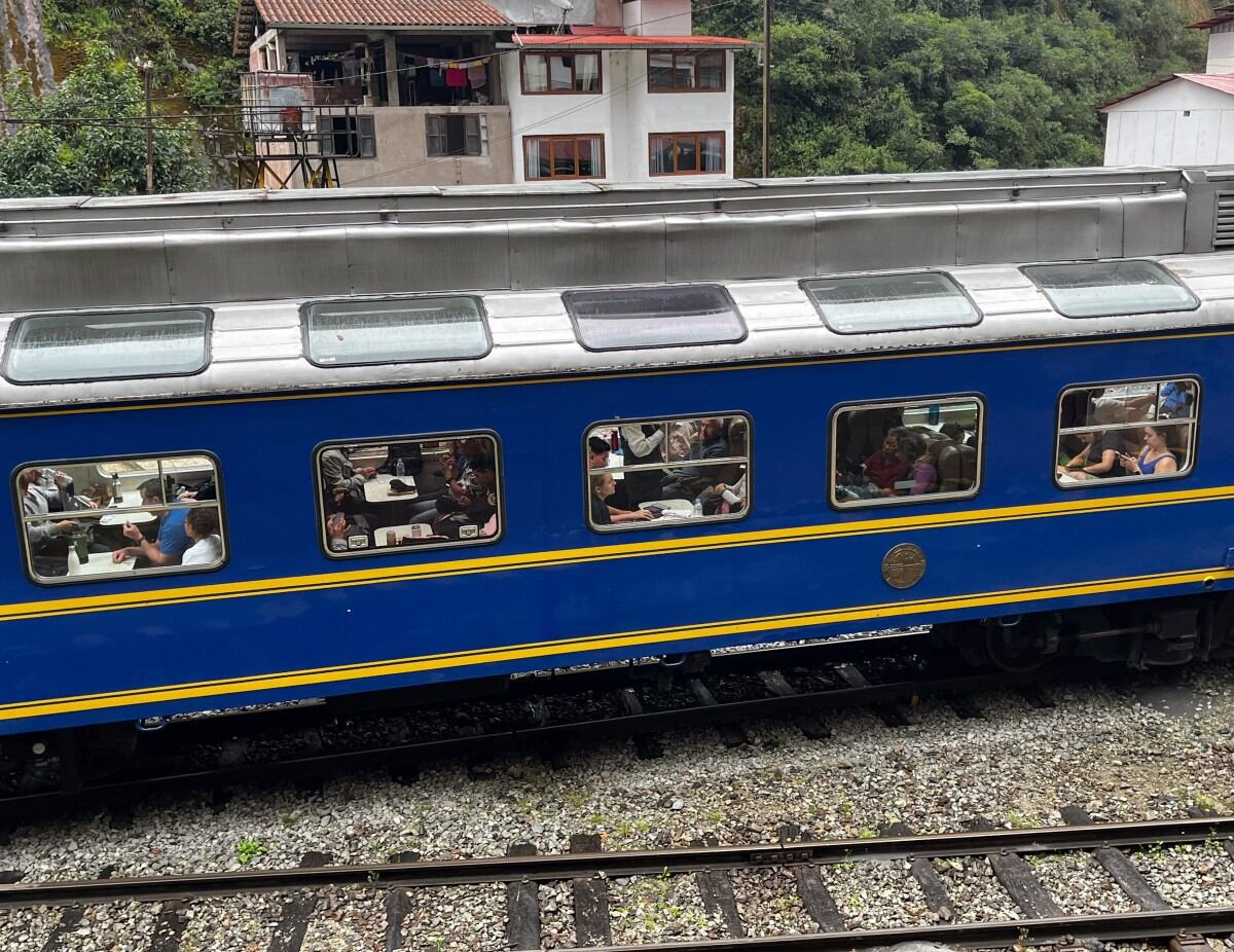 Al menos 15 heridos por choque de dos trenes en ruta de una sola vía a Machu Picchu. Foto: Carolina Paucar / AFP