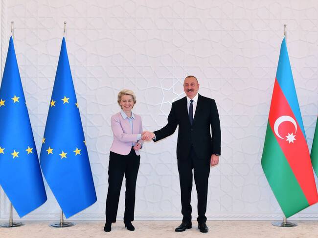 La UE y Azerbaiyán firman un acuerdo para duplicar el suministro de gas azerí