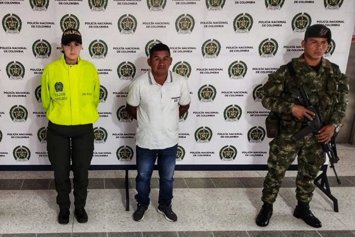 Se trata de Óscar Eduardo Escué Ciclos, exgobernador del resguardo de Huellas de Caloto Cauca en el periodo 2018 - 2019. Crédito: Policía Cauca.