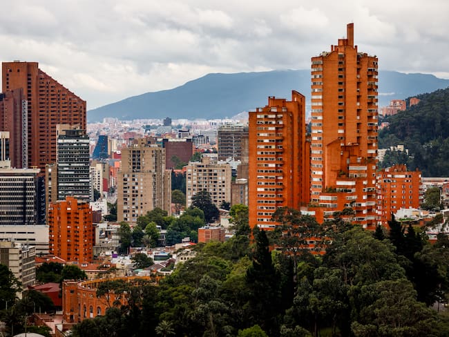 Vista panorámica de edificios residenciales en Bogotá, Colombia (GettyImages)