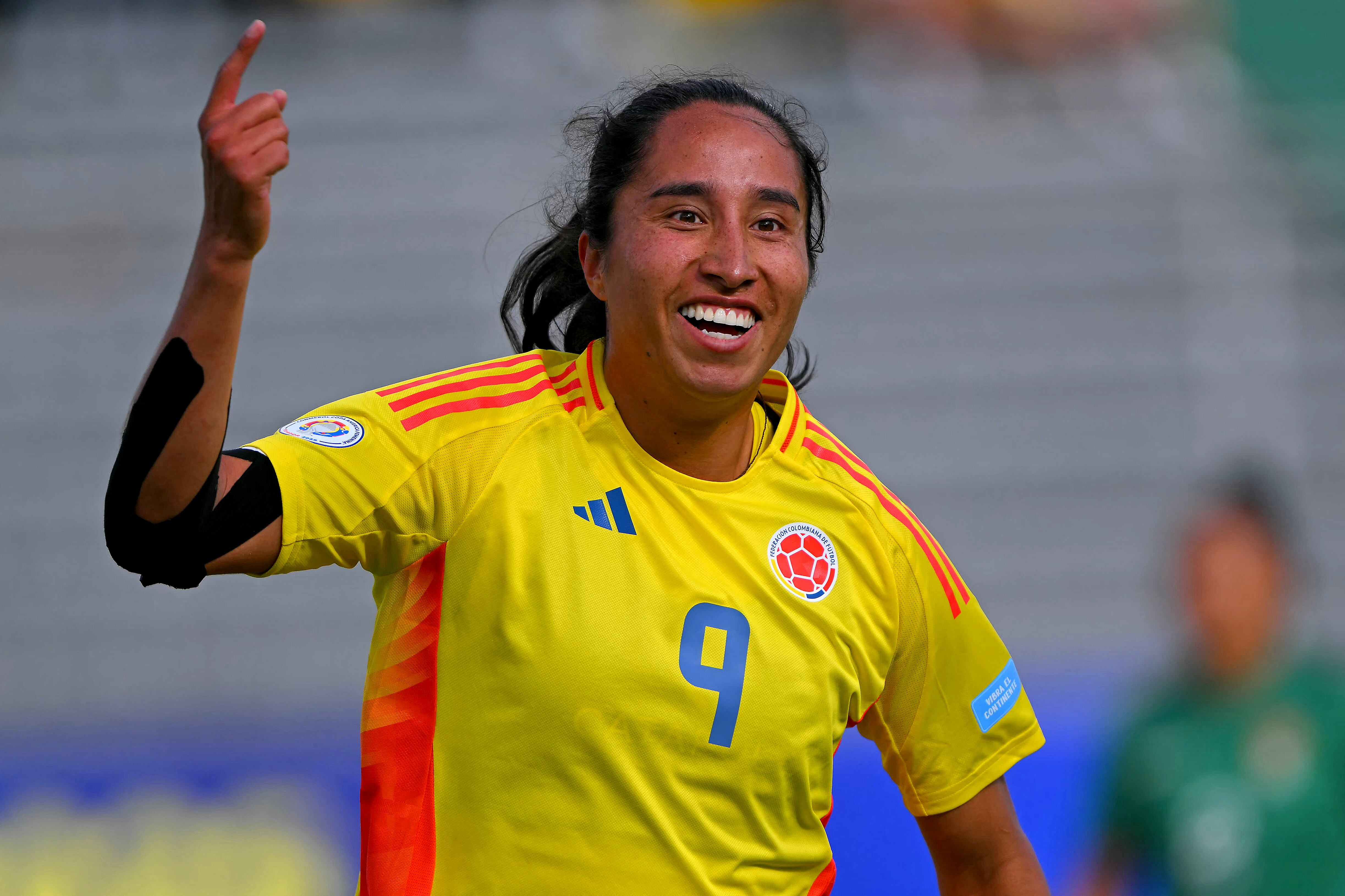Mayra Ramírez celebra un gol ante Bolivia en la Copa América Femenina. FOTO: RODRIGO BUENDÍA/AFP vía Getty Images