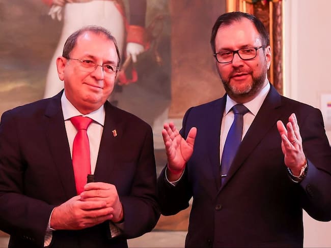 Viceministro de Relaciones Exteriores de Colombia, Jorge Rojas Rodríguez y el canciller venezolano, Yván Gil durante reunión en Caracas. Foto Cancillería venezolana.