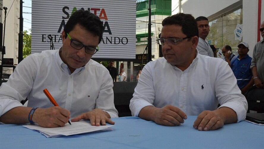 El ente de control dijo que Carlos Caicedo (Izquierda) no participó en la campaña electoral de Rafael Martínez (derecha) en 2015. Foto: Cortesía: Alcaldía de Santa Marta