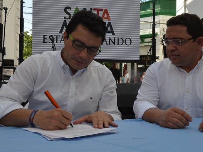 El ente de control dijo que Carlos Caicedo (Izquierda) no participó en la campaña electoral de Rafael Martínez (derecha) en 2015. Foto: Cortesía: Alcaldía de Santa Marta
