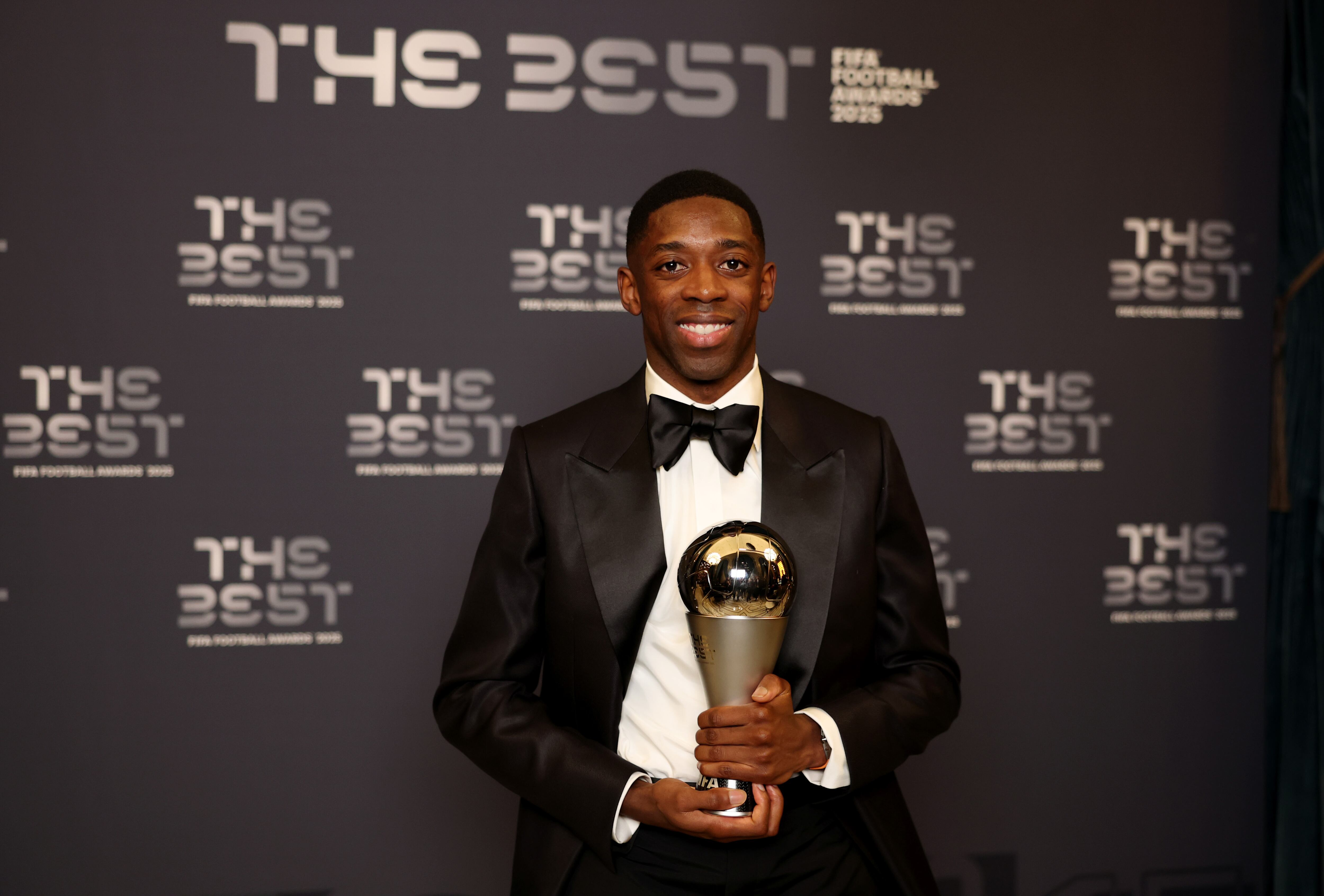 Ousmane Dembele posa tras ganar el premio The Best de la FIFA en diciembre de 2025. FOTO: Jan Kruger - FIFA/FIFA vía Getty Images