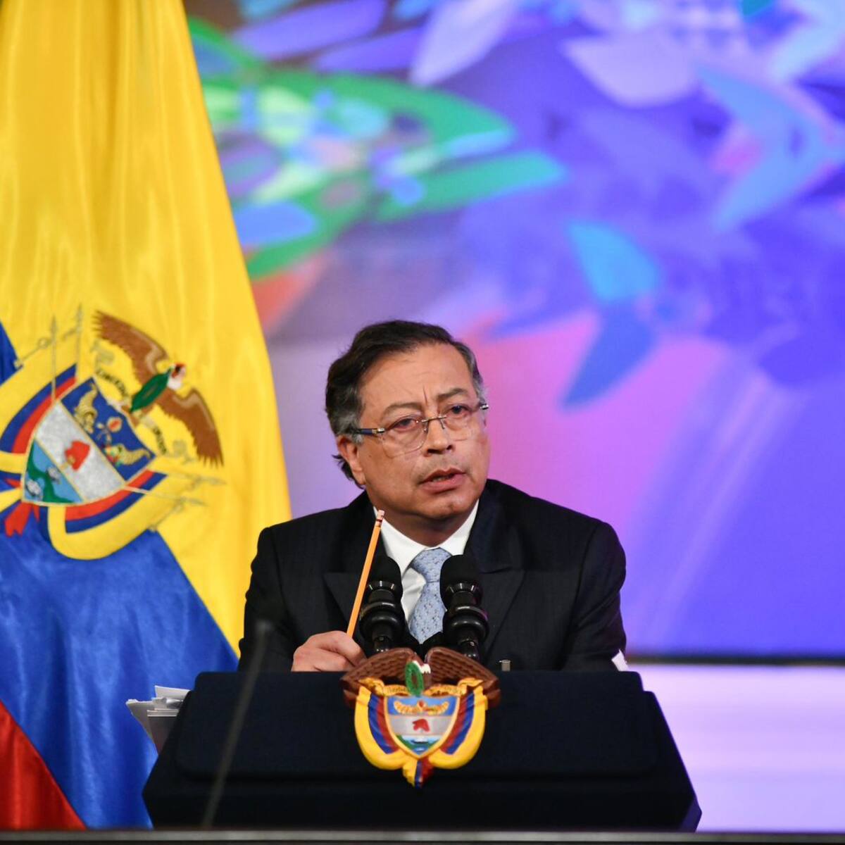 Petro dice que crecimiento económico sería mayor si BanRep bajara tasas de interés