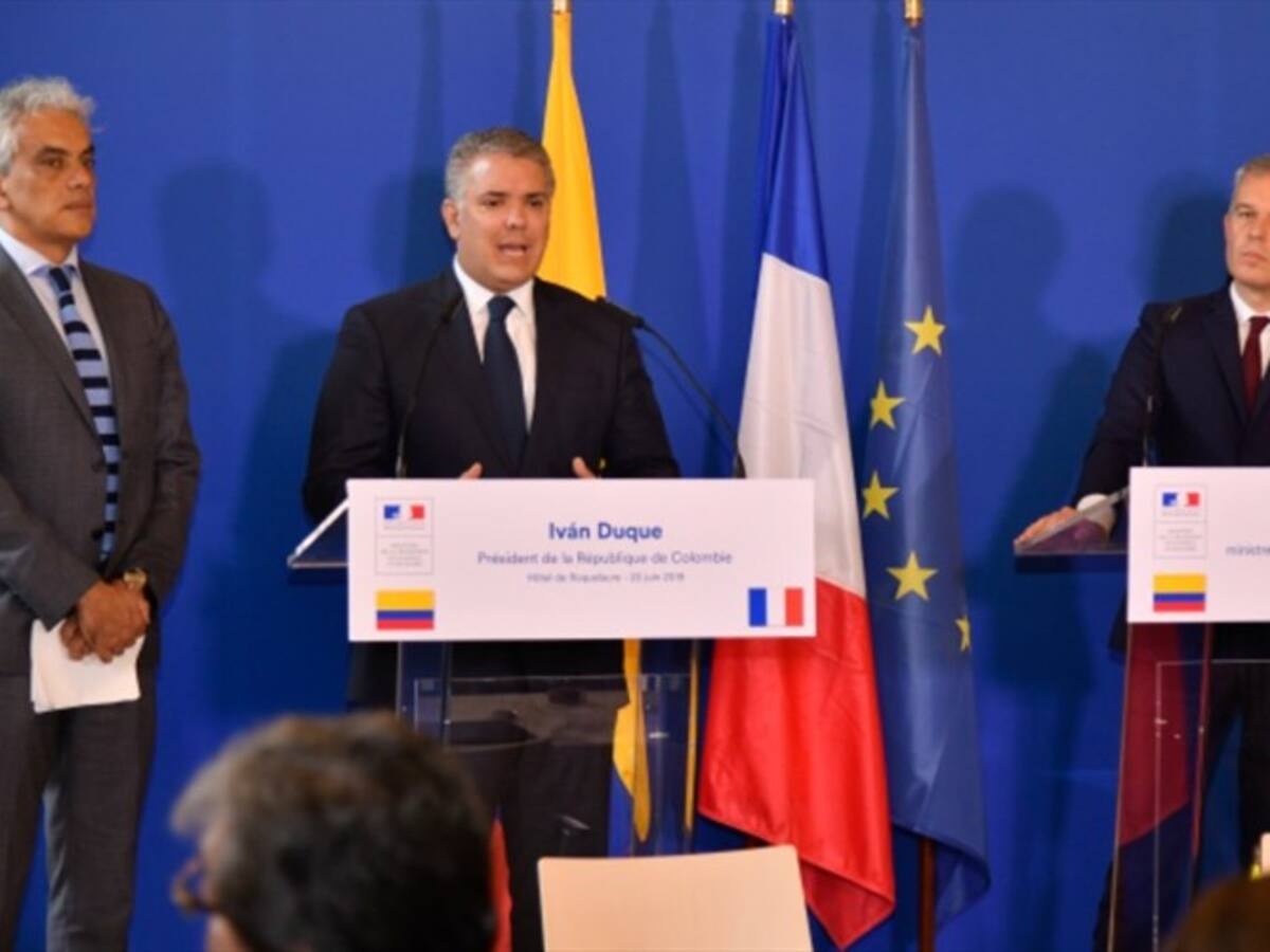 Iván Duque sancionará ley para que vehículos públicos y oficiales sean eléctricos