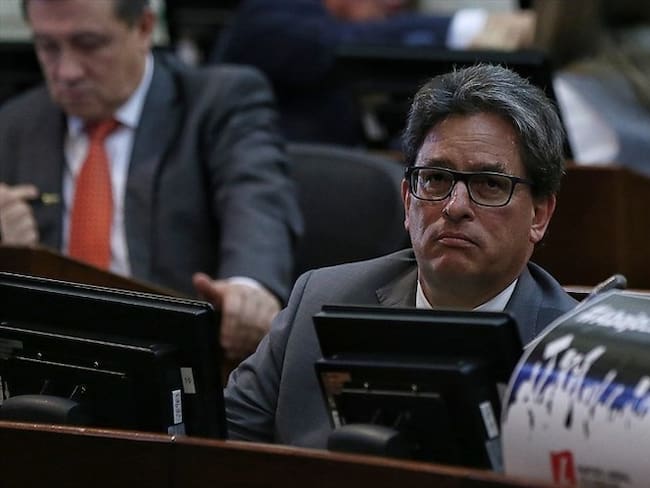 El ministro de Hacienda, Alberto Carrasquilla, argumentó ante las Comisiones Económicas Conjuntas del Congreso la necesidad de aumentar los ingresos del Estado. Foto: Colprensa / CAMILA DÍAZ