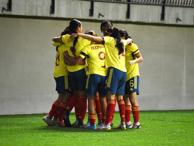La Selección Colombia femenina sub-20 también dio una muestra de solidaridad hacia Freddy Rincón antes de jugar en La Serena (Chile)
