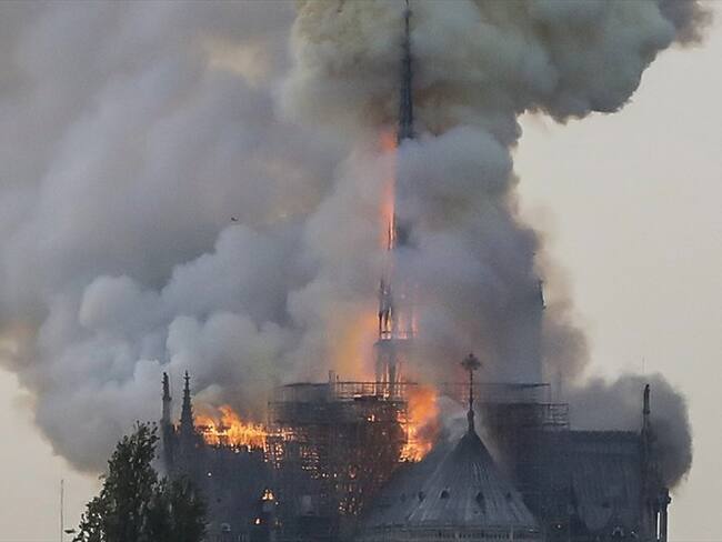 Obispo auxiliar de la Arquidiócesis de Paris comenta la situación actual de Notre Dame