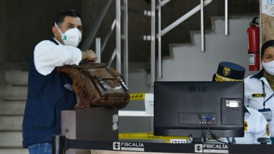El alcalde de Cali, Jorge Iván Ospina, llegó a la sede de la Fiscalía General de la Nación. Foto: Cortesía Alcaldía de Cali