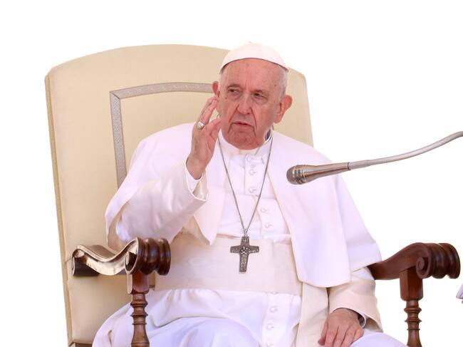 VATICAN CITY, VATICAN - JUNE 01: Pope Francis delivers his blessing during the general weekly audience at St. Peter's Square on June 01, 2022 in Vatican City, Vatican. At the conclusion of his weekly General Audience, the Holy Father again turned to the ongoing war in Ukraine. Pope Francis has appealed for an end to the blockade of grain exports from Ukraine. (Photo by Franco Origlia/Getty Images)