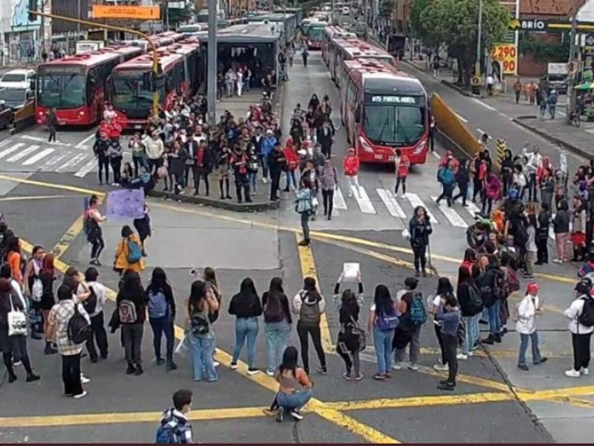 Protestas en Bogotá: bloqueos y estaciones de TransMilenio destruidas