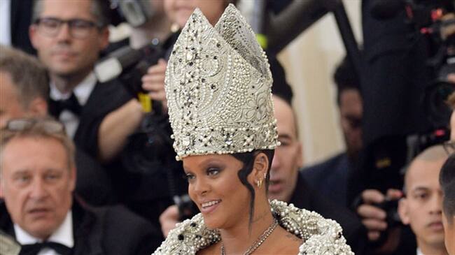 Un intruso consigue colarse en el dormitorio de Rihanna y pasar allí la noche. Foto: Bang Media