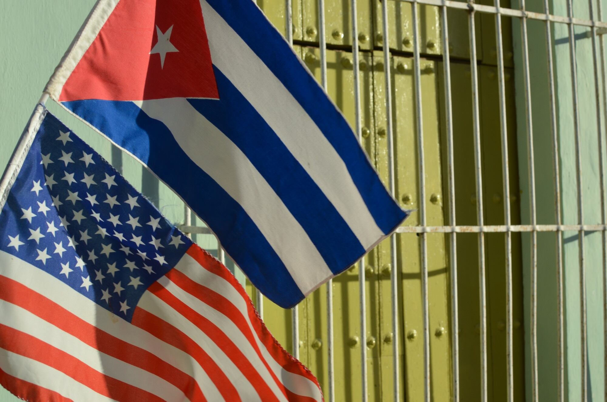 Banderas de Estados Unidos y Cuba. Foto: Getty Images