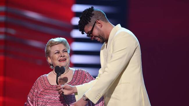 Paquita la del Barrio y Bad Bunny en los premios Billboard / John Parra/Telemundo/NBCU Photo Bank via Getty Images