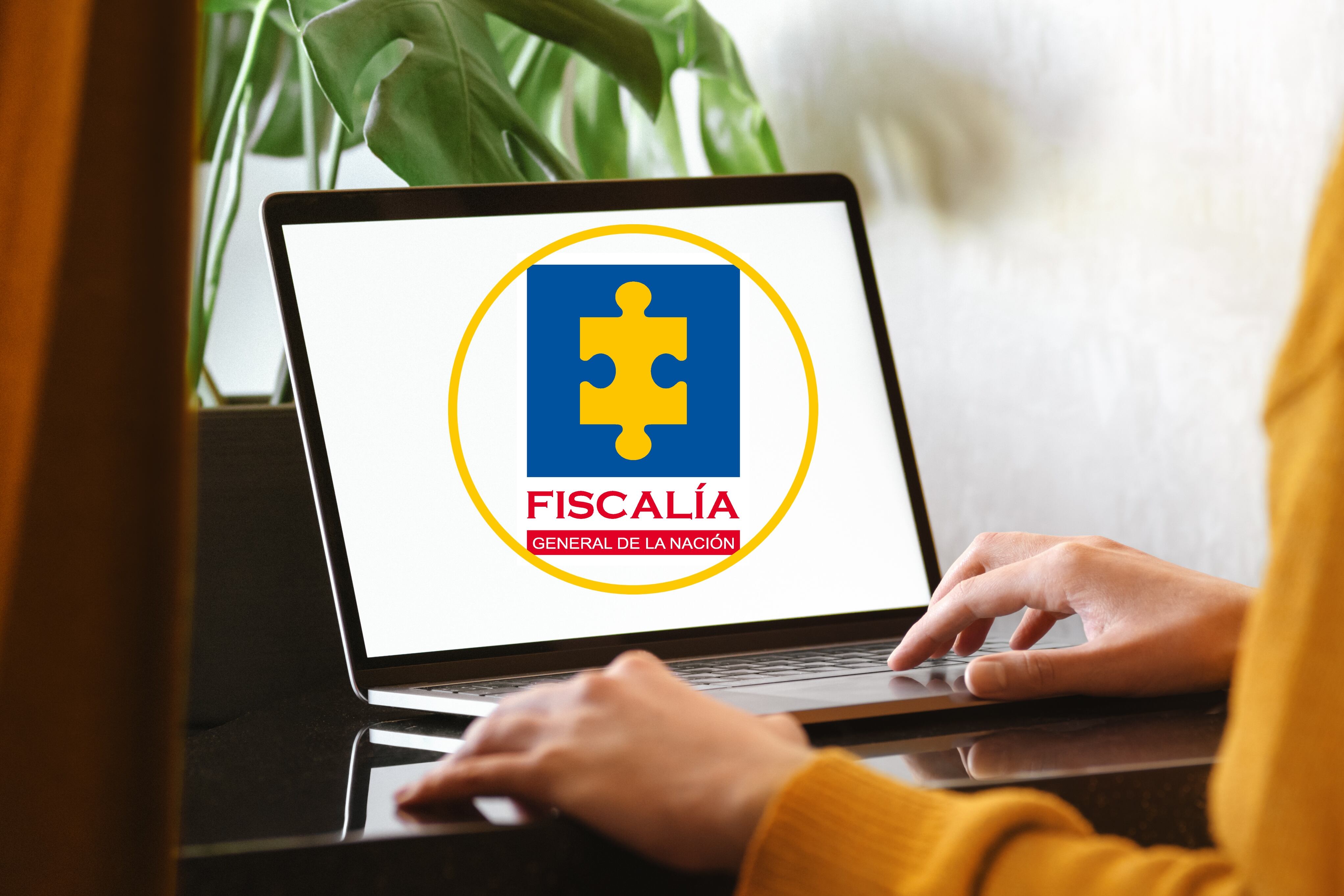 Computador con el logo de la Fiscalía General de la Nación. Foto: cortesía Tatiana Lavrova.