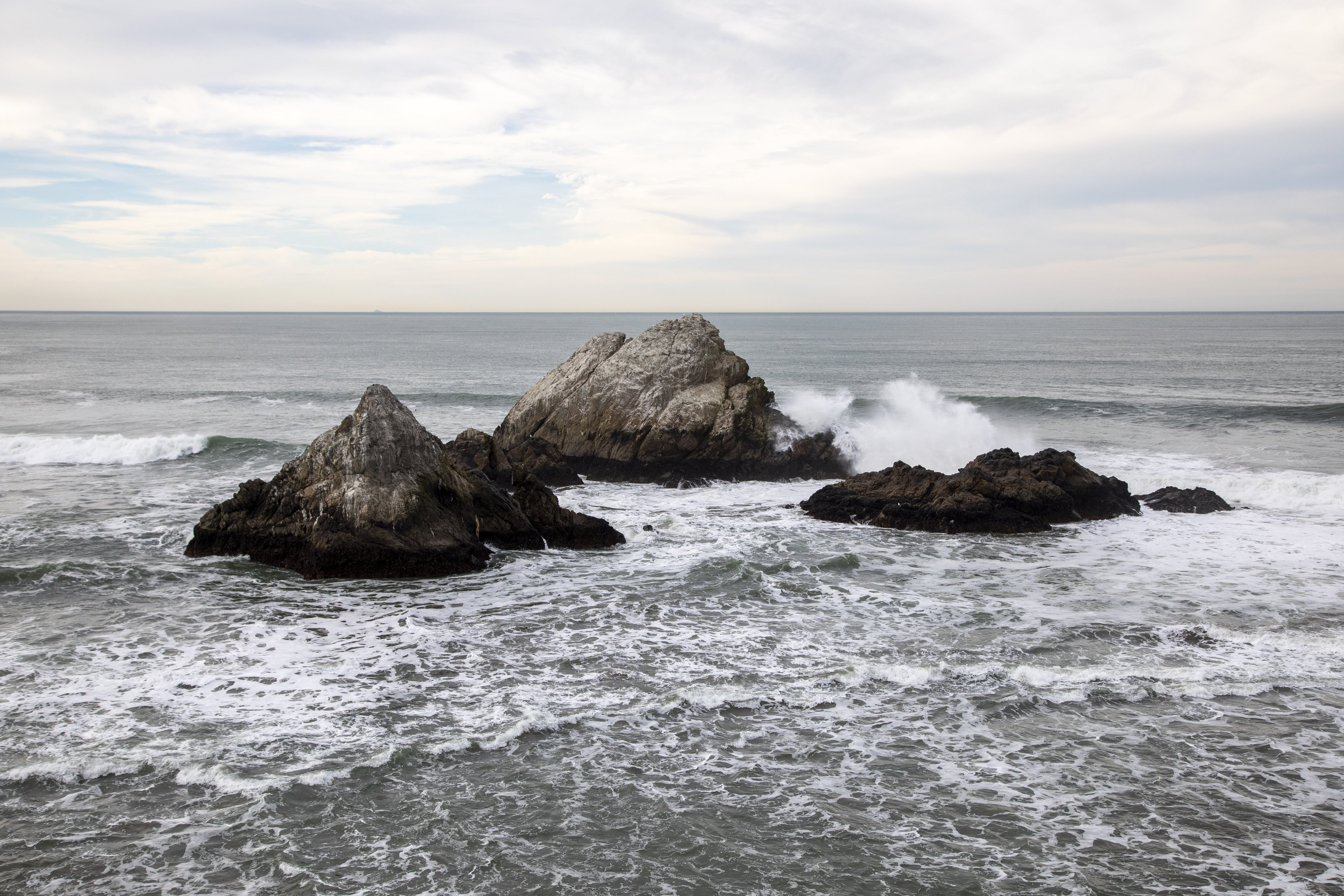 El tsunami alcanzó la costa de California mientras se desactiva la alerta en Hawái
