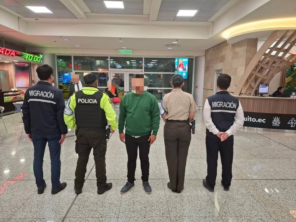 Ecuador deporta a un colombiano, presunto integrante de grupo de delincuencia organizado