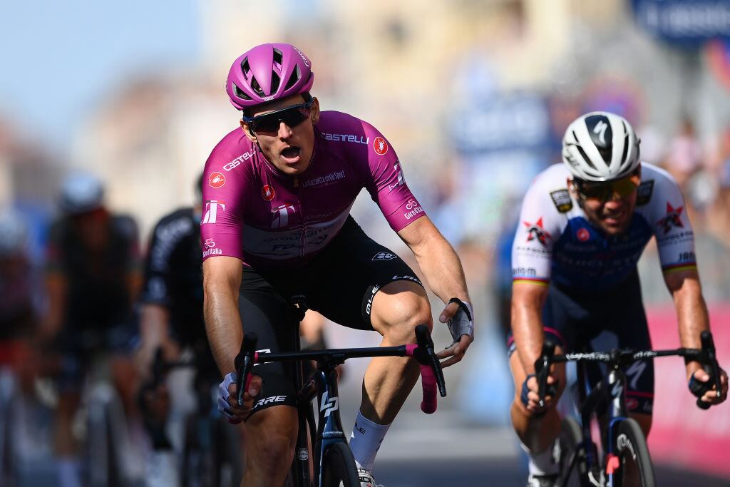 Arnaud Dèmare se apunta el triplete en Cuneo y Juan Pedro López completa 10 días de rosa