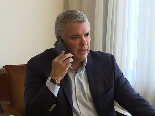 “Oro por ustedes. Dios los bendiga, les deseo lo mejor”: Duque a tripulación que viajó a Wuhan. Foto: Presidencia de la República