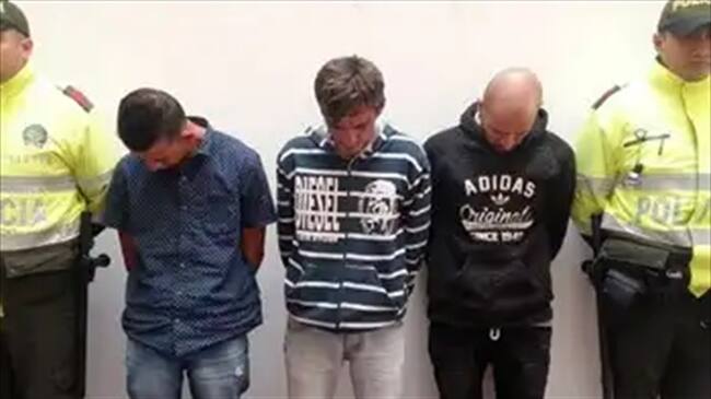 Libre hombre capturados junto a desmovilizado del ELN en Tunja con armas de fuego . Foto: Jorge Herrera