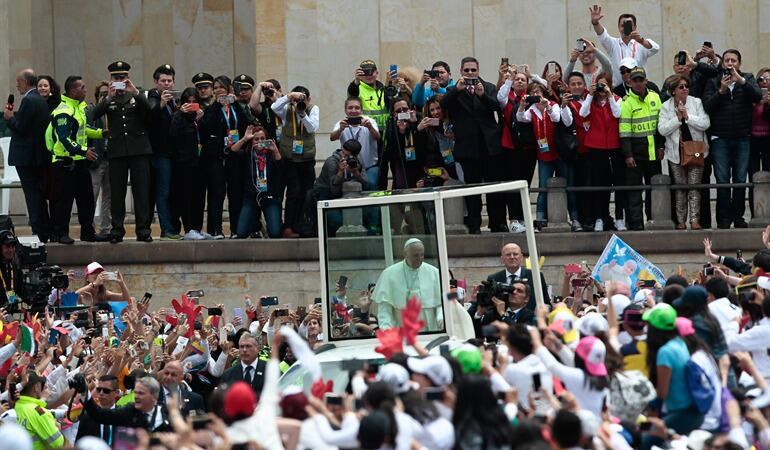 El papa pide que jóvenes colombianos ayuden a perdonar y dejar atrás el odio. Foto: Agencia EFE