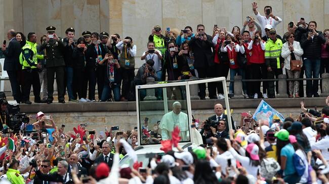 El papa pide que jóvenes colombianos ayuden a perdonar y dejar atrás el odio. Foto: Agencia EFE
