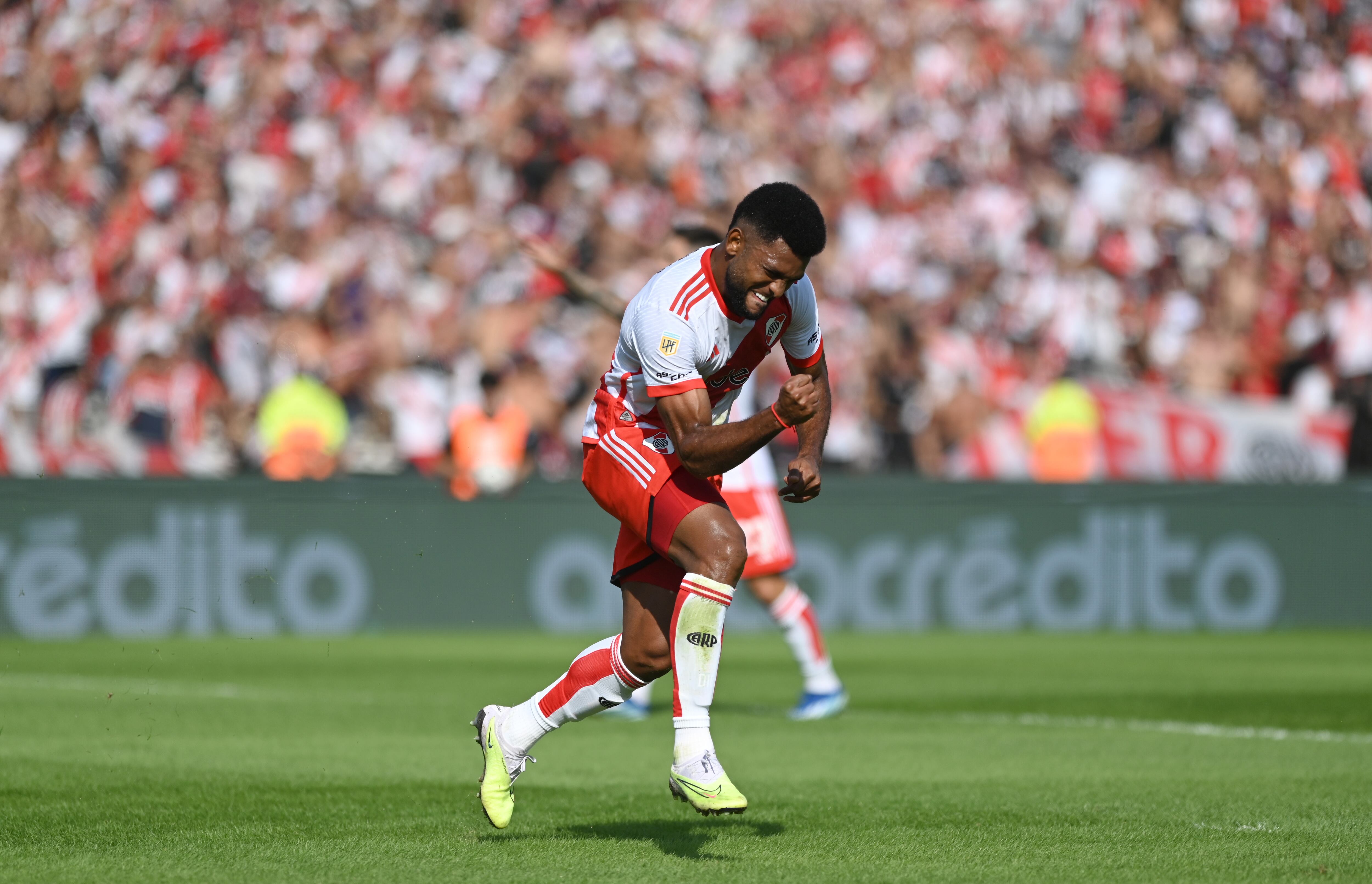 Miguel Borja de River celebra su gol ante Boca | Foto: EFE