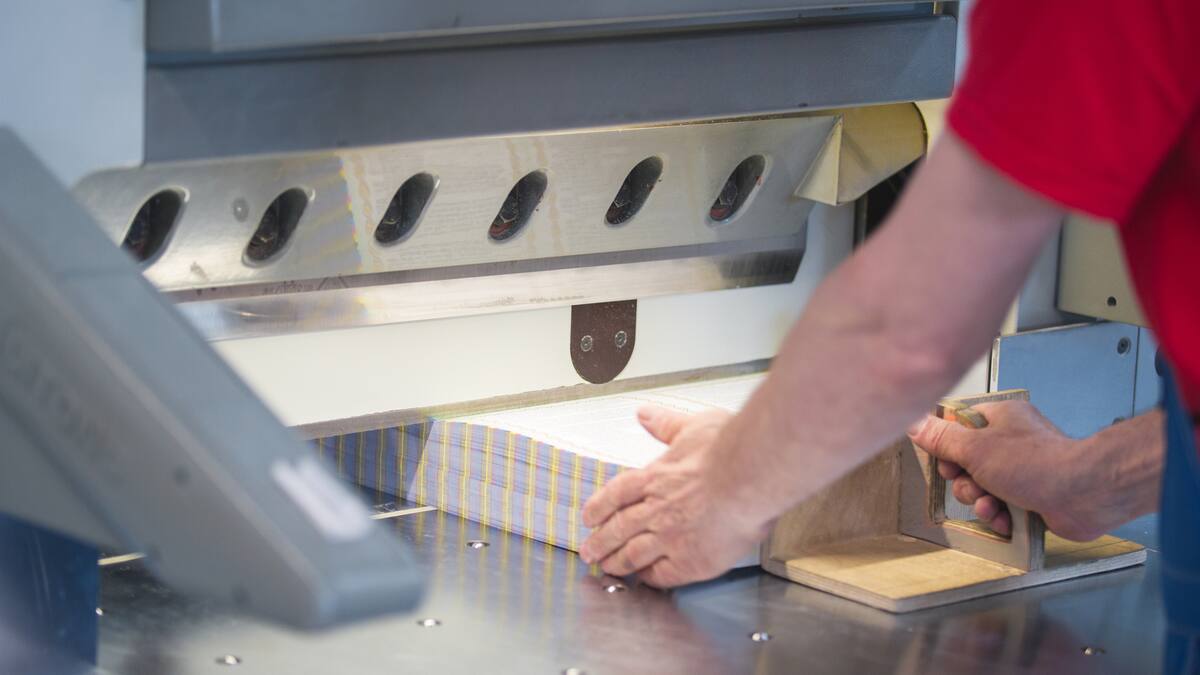 Renuncia director literario de Planeta por censura a libro de los Char