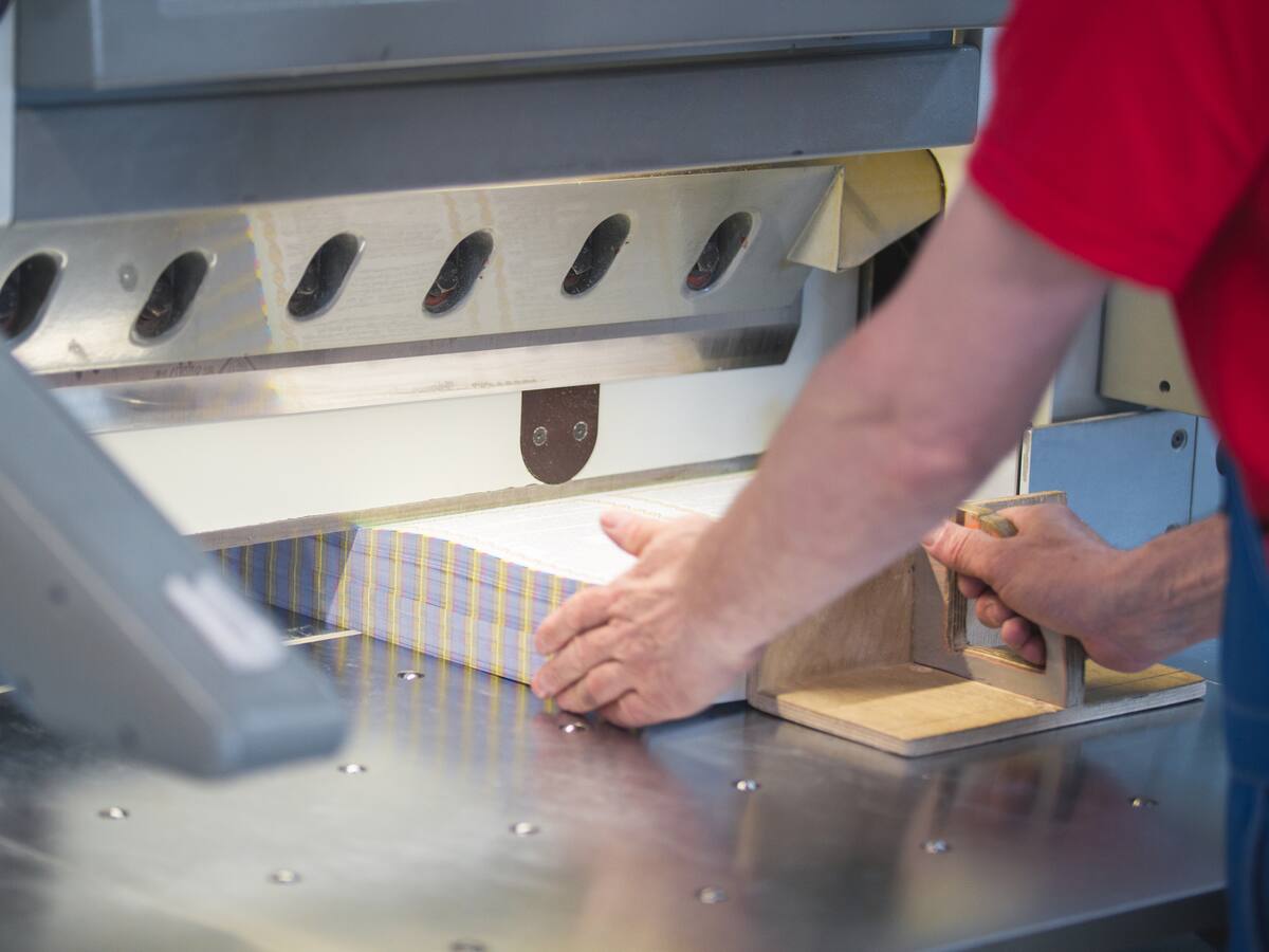 Renuncia director literario de Planeta por censura a libro sobre los Char