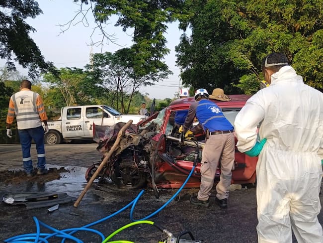 Cuatro muertos y dos heridos dejó accidente en la Zona Bananera