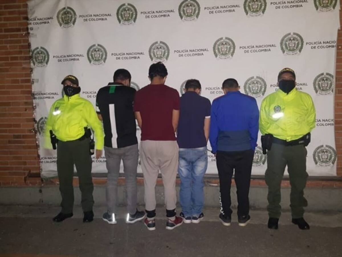 Policía de Tránsito recupera vehículo de carga y mercancía avaluados en $436 millones