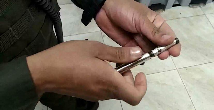 Esfero adaptado como arma. Foto: Policía