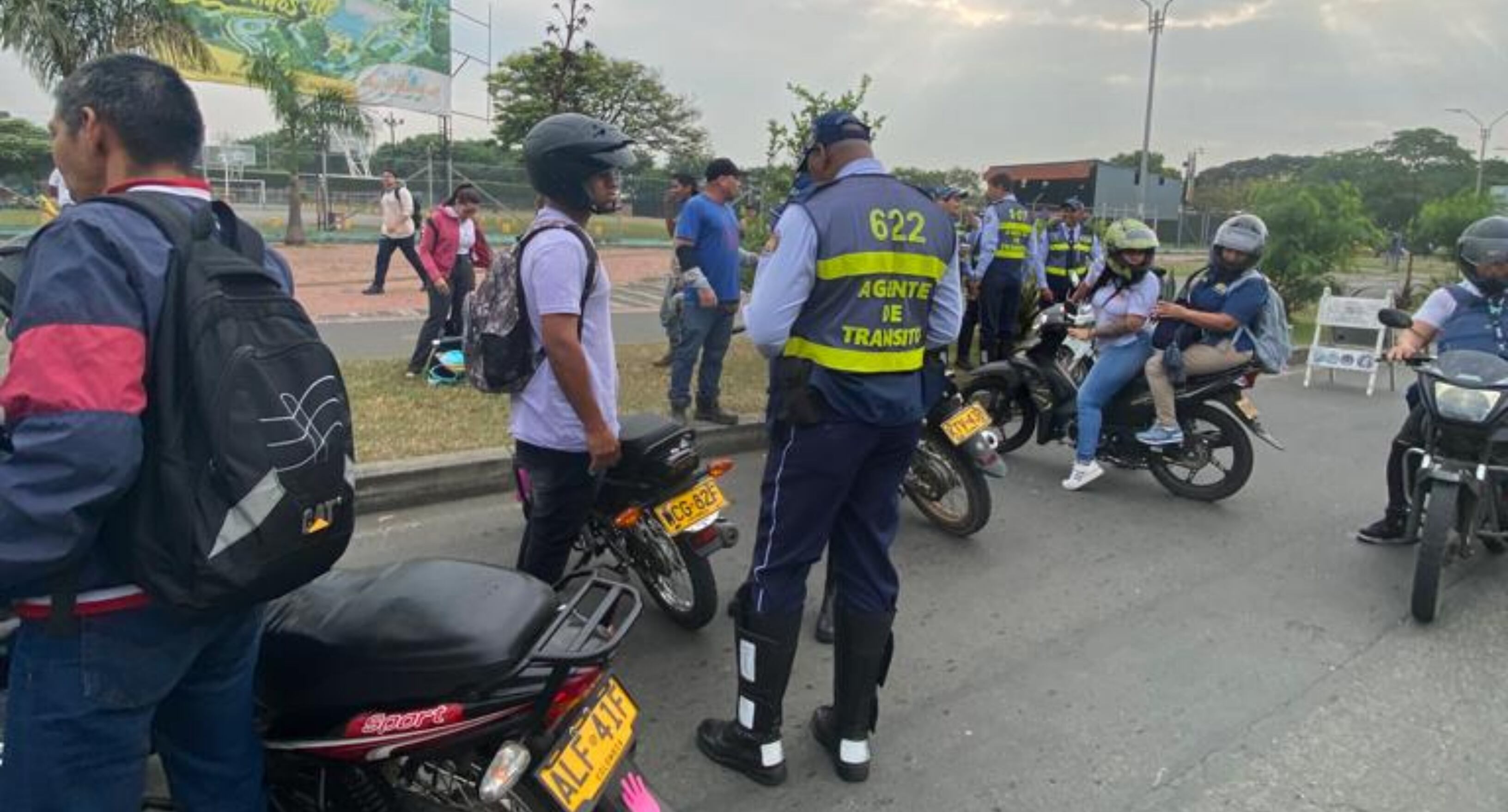 Agentes de Tránsito Cali. Foto Twitter: @MovilidadCali