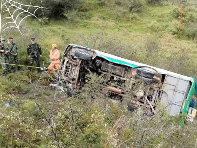 Un bus de la empresa Cootradatil del municipio de Soatá (Boyacá), se salió de la vía, dejando una persona fallecida y seis heridos / Foto. Cortesía