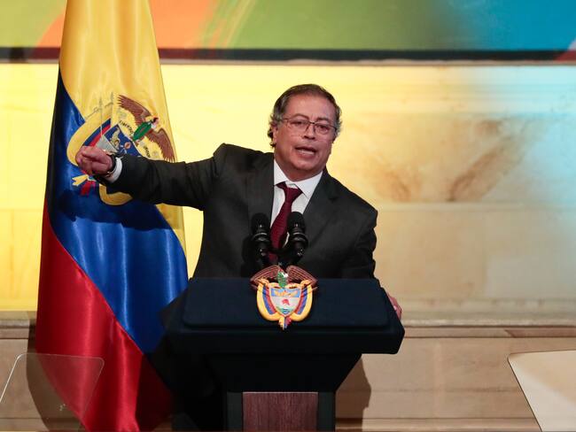El presidente de Colombia, Gustavo Petro, hace su intervención durante la instalación de las sesiones ordinarias del Congreso este sábado. EFE/Carlos Ortega